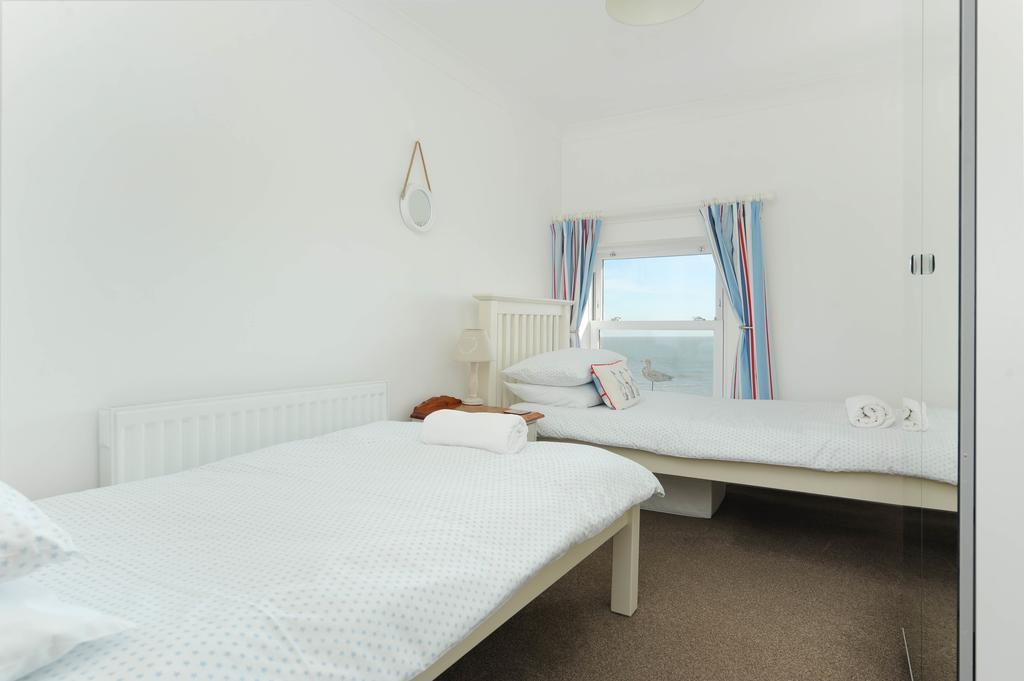 2 Bed Beach Front Apartment With Spectacular Views Overlooking Viking Bay برودستيرز المظهر الخارجي الصورة